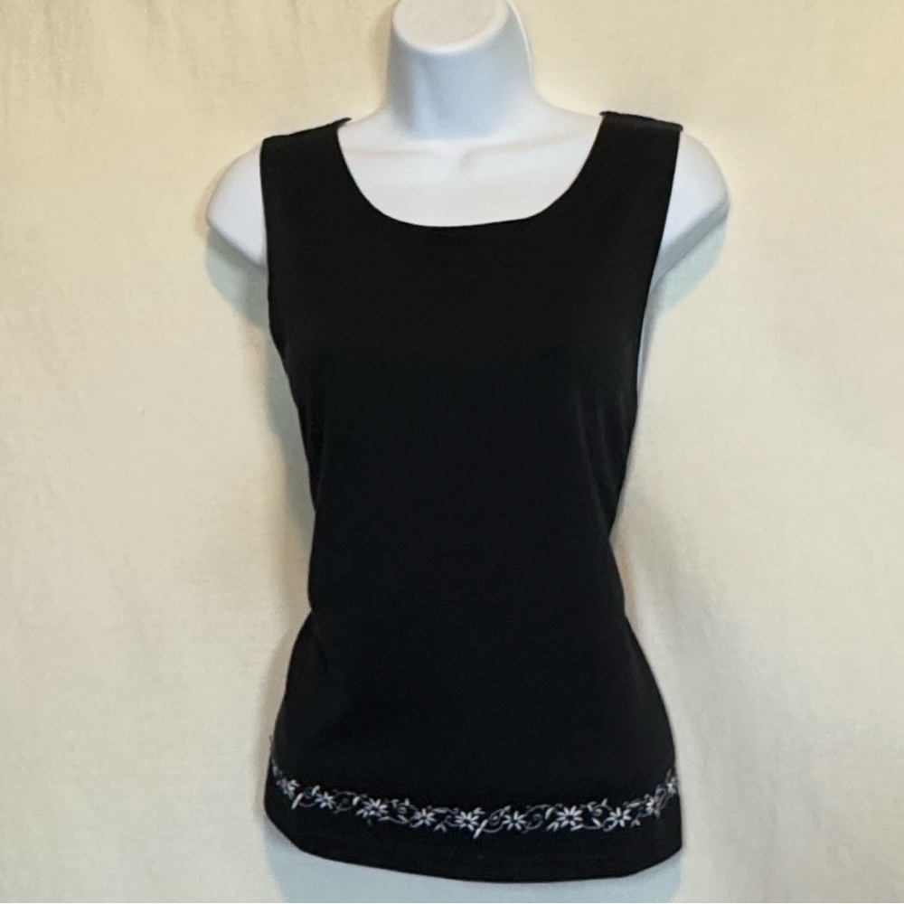 H-92 ChinaWear Black & White Embroidered Sleeveless Summer Blouse Size L